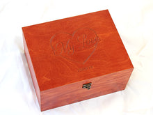 Cargar imagen en el visor de la galería, Regalo de aniversario personalizado, regalo para ella con corazón y fecha grabada.