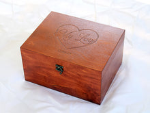 Cargar imagen en el visor de la galería, Regalo de aniversario personalizado, regalo para ella con corazón y fecha grabada.