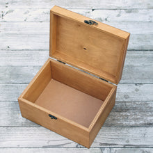 Lade das Bild in den Galerie-Viewer, Holzbox mit individuellem Om-Spruch, irischer Segen auf Andenkenbox eingraviert