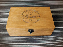 Lade das Bild in den Galerie-Viewer, Personalisierte Holzbox, Erinnerungsbox, Schmuckbox mit individueller Gravur, Erinnerungsbox, Schatzbox, Schatzkiste
