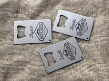 Lade das Bild in den Galerie-Viewer, Geschenk für den Bräutigam, Personalisierter Stahlöffner, Flaschenöffner mit individueller Gravur