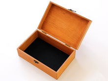 Lade das Bild in den Galerie-Viewer, Personalisierte Holzbox, Erinnerungsbox, Schmuckschatulle mit individueller Gravur, Erinnerungsbox, Paargeschenk, Schatzkiste, Jubiläumsgeschenk