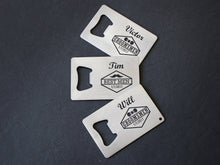 Lade das Bild in den Galerie-Viewer, Personalisierte Flaschenöffner aus Edelstahl, Paarnamen auf Flaschenöffner, Hochzeitsgeschenk