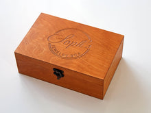 Lade das Bild in den Galerie-Viewer, Personalisierte Holzbox, Erinnerungsbox, Schmuckschatulle mit individueller Gravur, Erinnerungsbox, Paargeschenk, Schatzkiste, Jubiläumsgeschenk