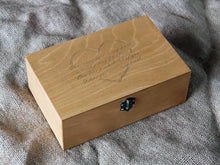 Cargar imagen en el visor de la galería, Mensaje personalizado grabado en caja de joyería, caja de recuerdo de regalo de aniversario para ella