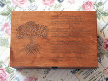 Cargar imagen en el visor de la galería, Joyero de madera, poema personalizado en caja de recuerdos