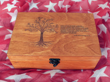 Lade das Bild in den Galerie-Viewer, Bibelspruch auf Andenkenbox eingraviert, Personalisierte Schmuckschatulle mit christlichem Zitat