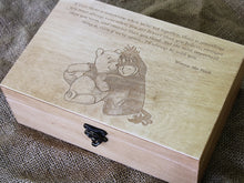 Lade das Bild in den Galerie-Viewer, Winnie Puuh Zitat, Schmuckschatulle mit individueller Gravur, Holzschatulle mit individuellem Spruch, Erinnerungsbox