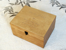 Cargar imagen en el visor de la galería, Caja de recuerdo de boda hecha a medida, caja de recuerdo personalizada, regalo de boda
