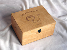 Lade das Bild in den Galerie-Viewer, Personalisierte Baby-Erinnerungsbox mit Löwe-Bild, Erinnerungsgeschenkbox zum ersten Geburtstag, Geschenk für ein Kind