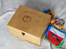 Lade das Bild in den Galerie-Viewer, Personalisierte Baby-Erinnerungsbox mit Löwe-Bild, Erinnerungsgeschenkbox zum ersten Geburtstag, Geschenk für ein Kind
