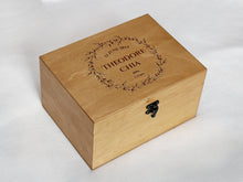 Load image into Gallery viewer, Baby memory box with name and floral wreath 3