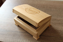 Lade das Bild in den Galerie-Viewer, Personalisierte Holzbox, Erinnerungsbox, Personalisierte Schmuckbox, Andenkenbox