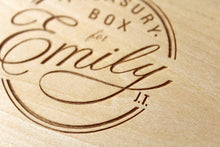 Lade das Bild in den Galerie-Viewer, Personalisierte Holzbox, Erinnerungsbox, Personalisierte Schmuckbox, Andenkenbox