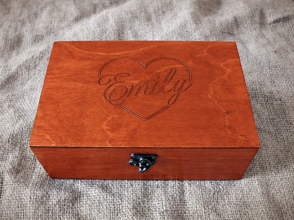 Personalisierte Erinnerungsbox aus Holz, Schmuckschatulle mit individueller Gravur, Schatzkiste