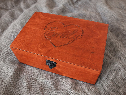 Personalisierte Erinnerungsbox aus Holz, Schmuckschatulle mit individueller Gravur, Schatzkiste
