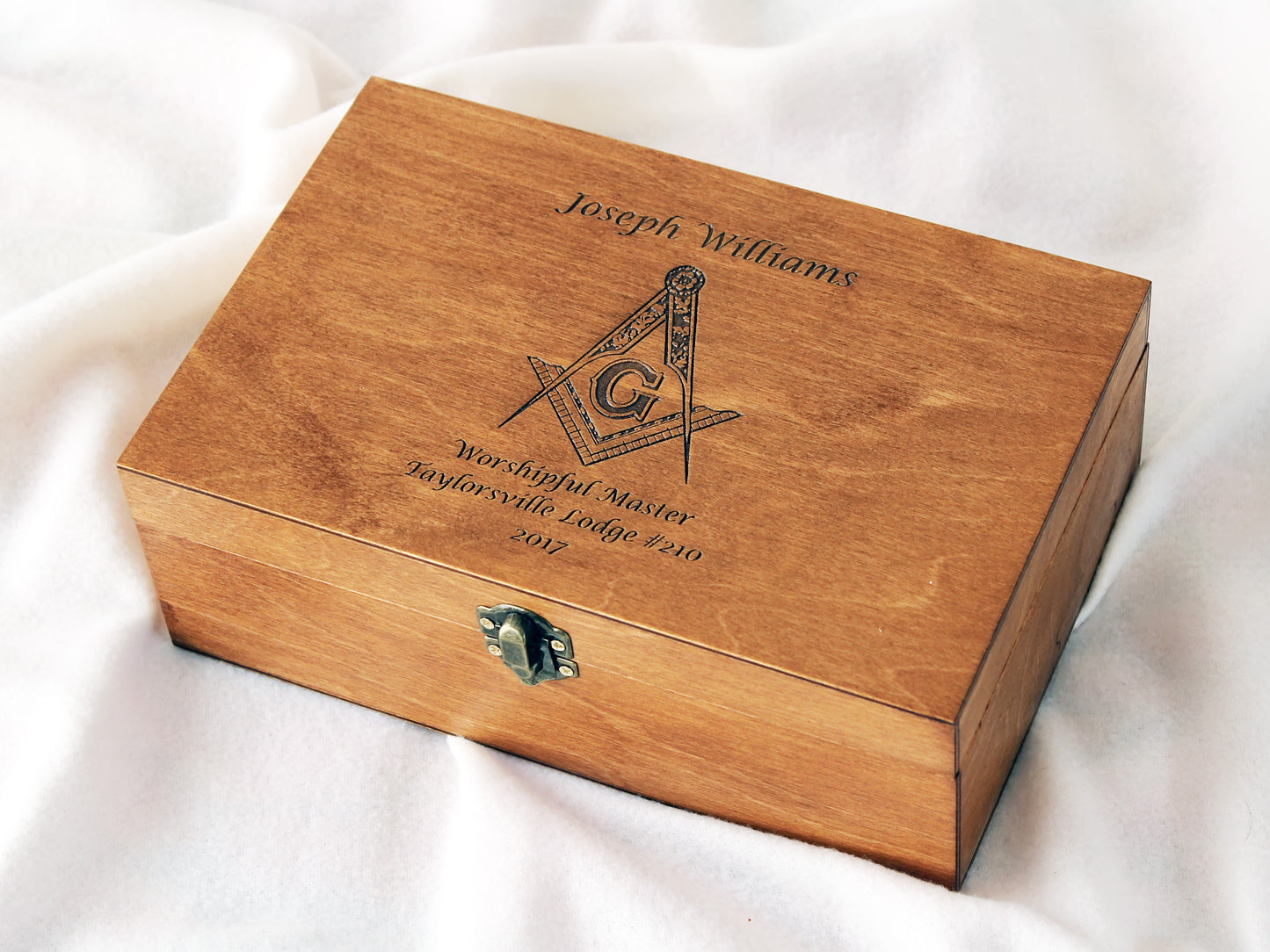 Benutzerdefiniertes Logo auf Holzbox eingraviert, Personalisierte Box mit Logo oder Monogramm