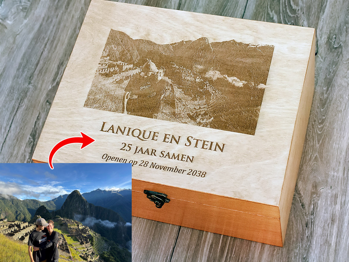 Personalized wooden box combining the customer’s own image with a custom name