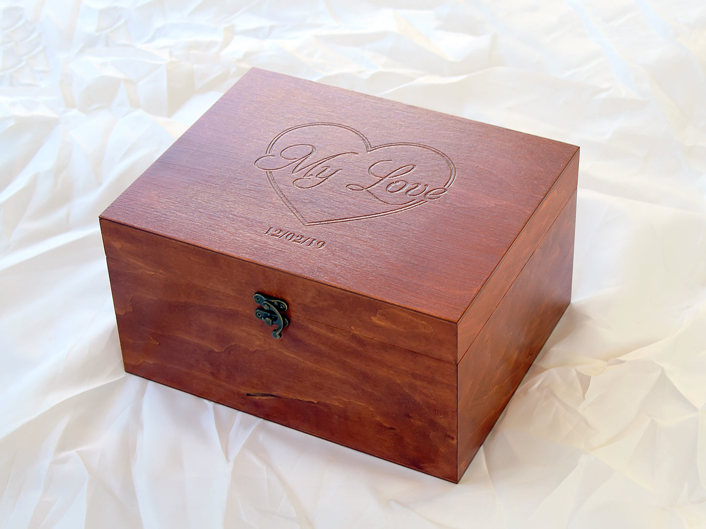 Regalo de aniversario personalizado, regalo para ella con corazón y fecha grabada.