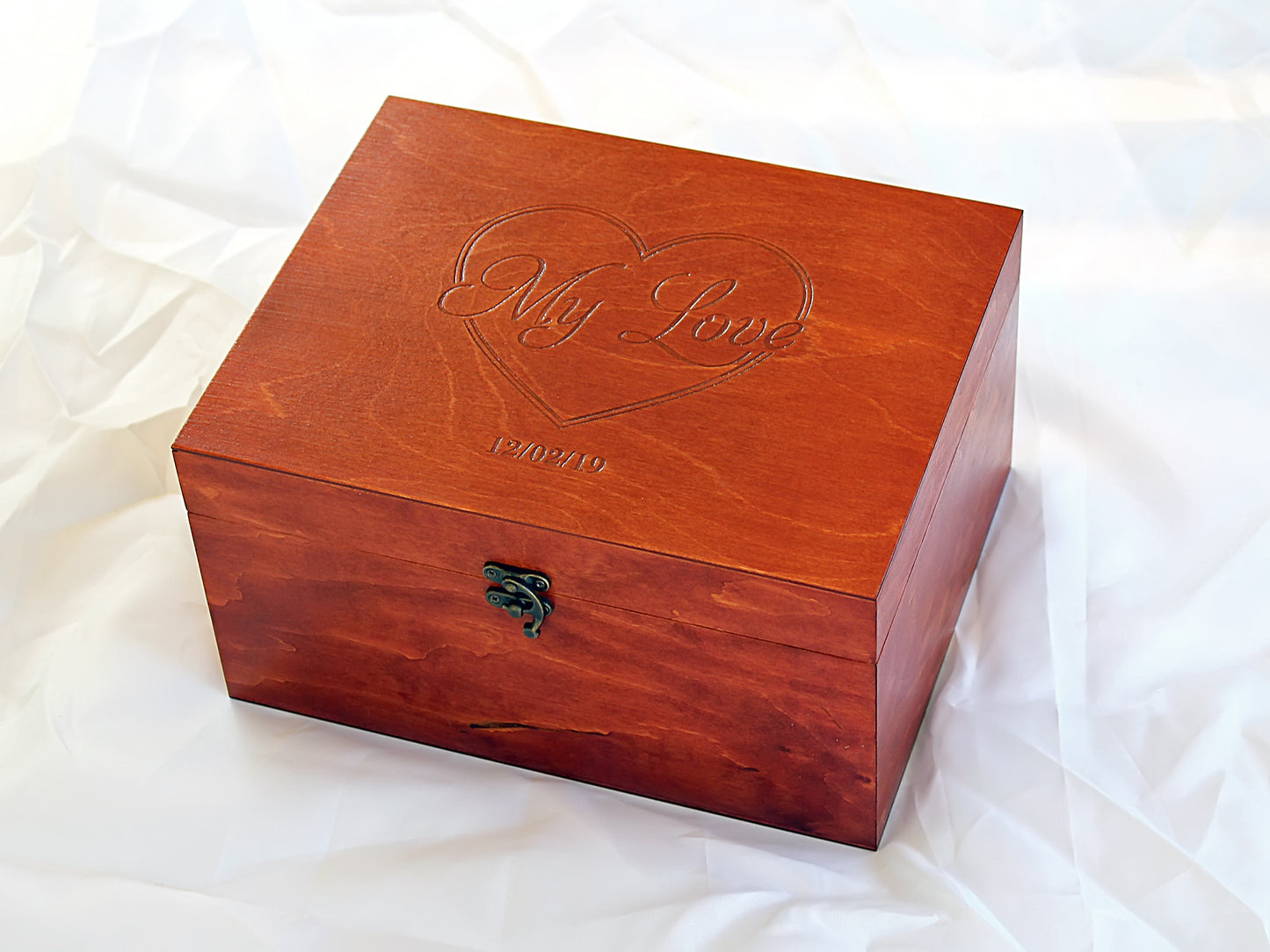 Regalo de aniversario personalizado, regalo para ella con corazón y fecha grabada.