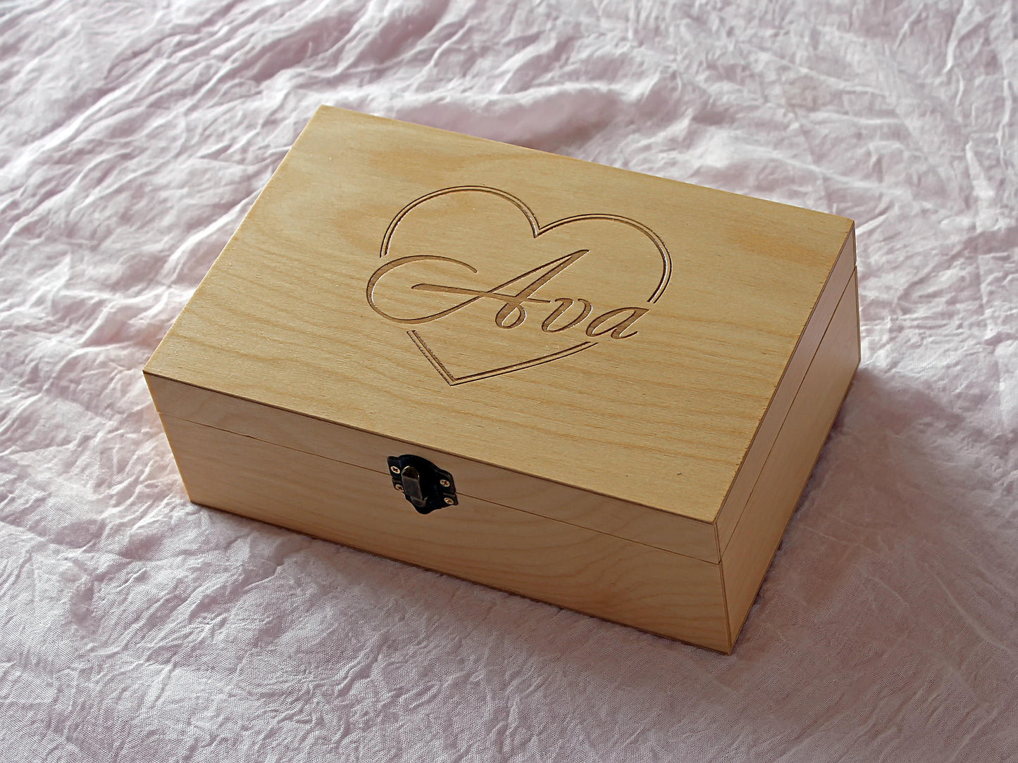 Joyero grabado personalizado, caja de recuerdo con nombre y corazón.