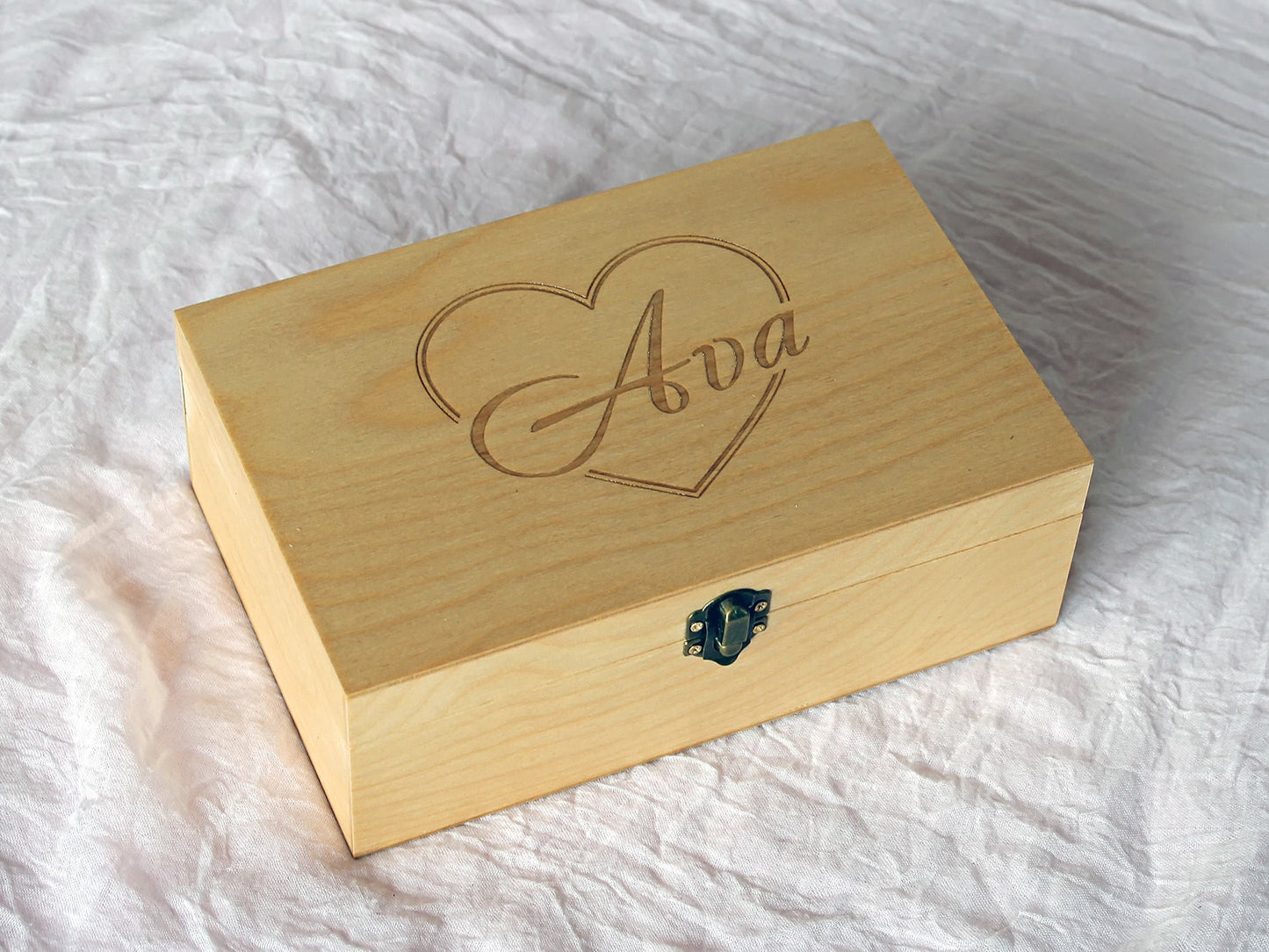 Joyero grabado personalizado, caja de recuerdo con nombre y corazón.
