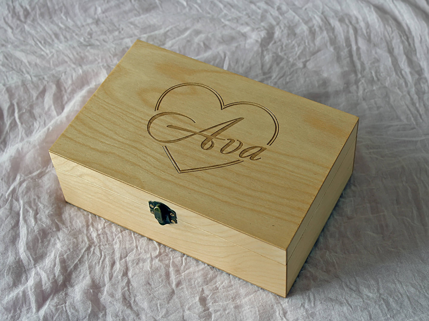 Joyero grabado personalizado, caja de recuerdo con nombre y corazón.