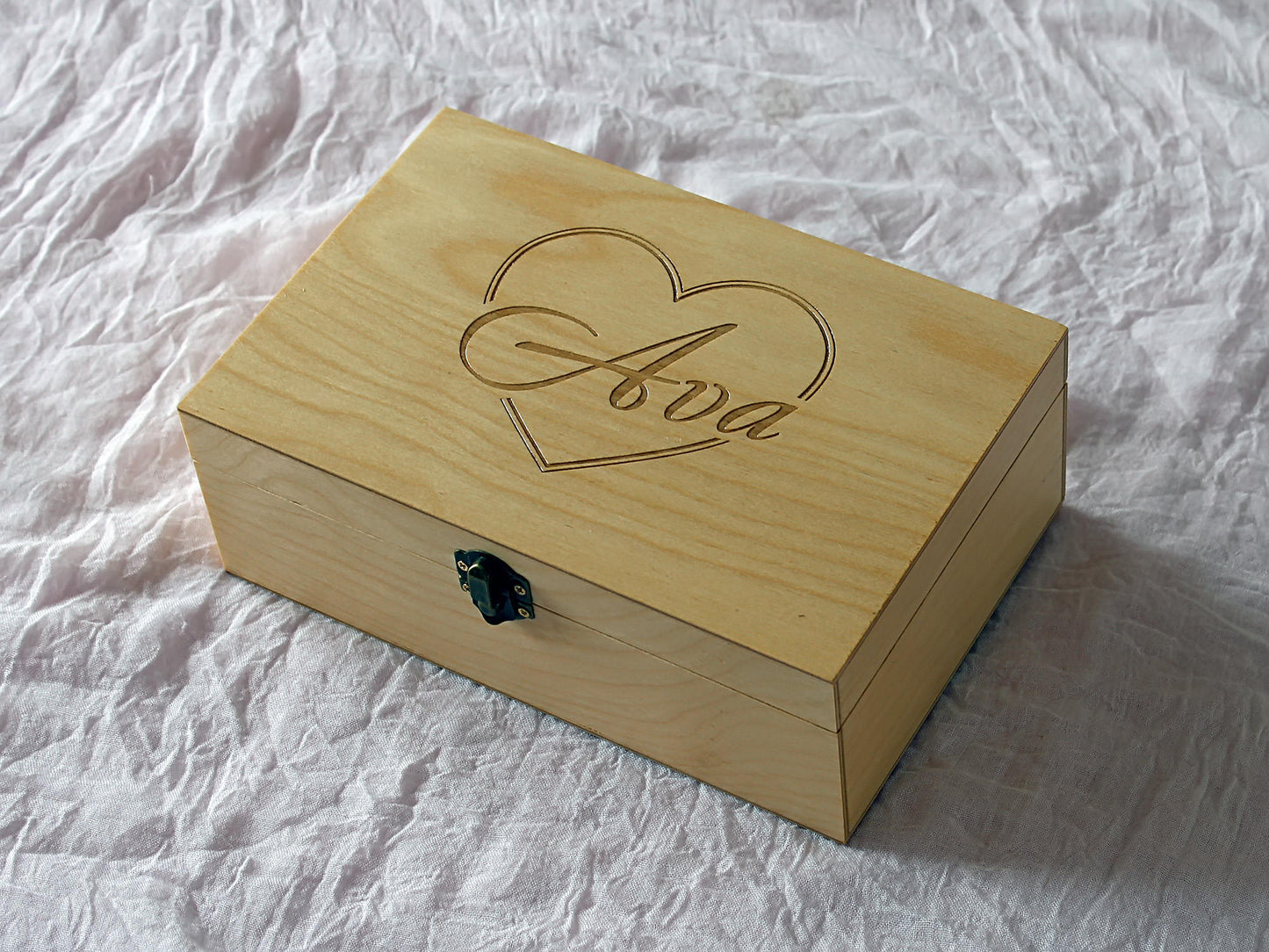 Joyero grabado personalizado, caja de recuerdo con nombre y corazón.