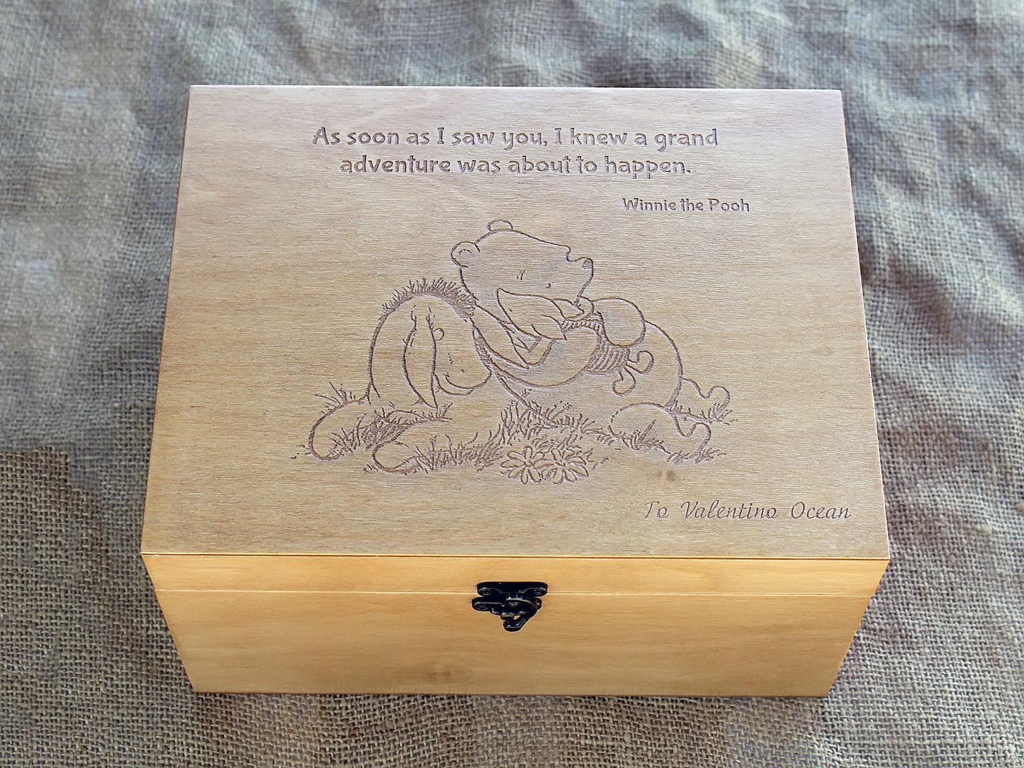 Individuell gravierte Holzbox mit Winnie Puuh Zitat, Erinnerungsbox für ein Kind