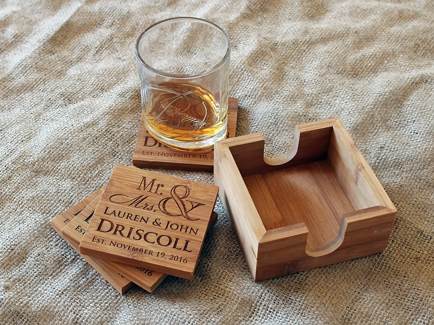 Juego de cuatro posavasos de bambú personalizados, regalo de boda personalizado, posavasos grabados personalizados